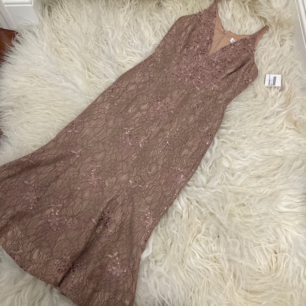 DRESS THE POPULATION Isabelle Lace Midi Dress - Picture 3 of 9